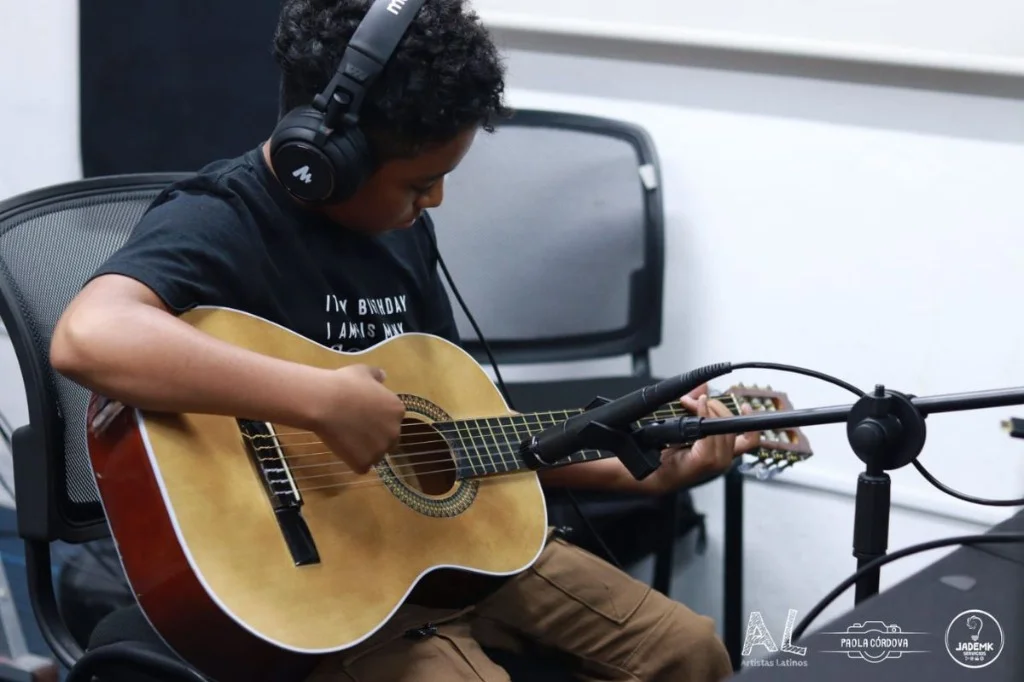 Clases de guitarra en Escuela de Artes JADEMK Guadalajara